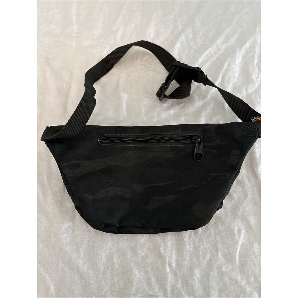 Dickies Fanny Pack Camouflage Pattern With Three Zipper Compartments - Picture 3 of 8